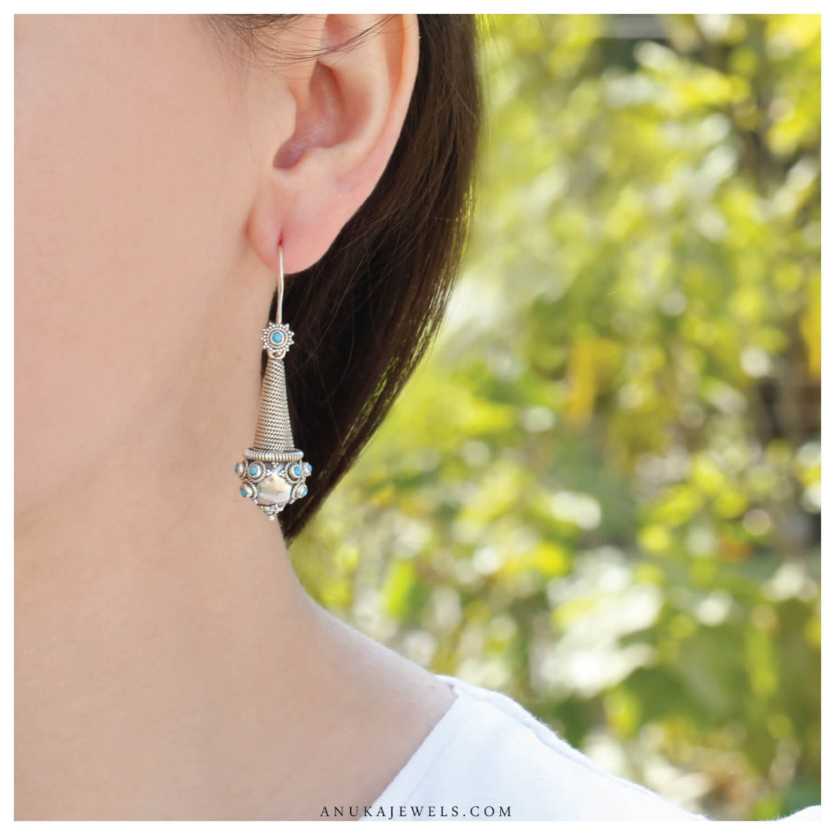 long earrings, small earrings, hoops, drops, danglers, studs, stud earrings, Handcuff, Red onyx, Black onyx, jewelery, Certified jewelry, Oval ring, square ring, round ring, Abalone, Labradorite, Morganite, Lemon quartz, quartz, Tanzanite, Iolite, Blue, V