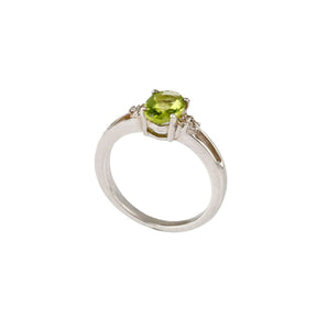 peridot and diamond ring close up claw setting detail